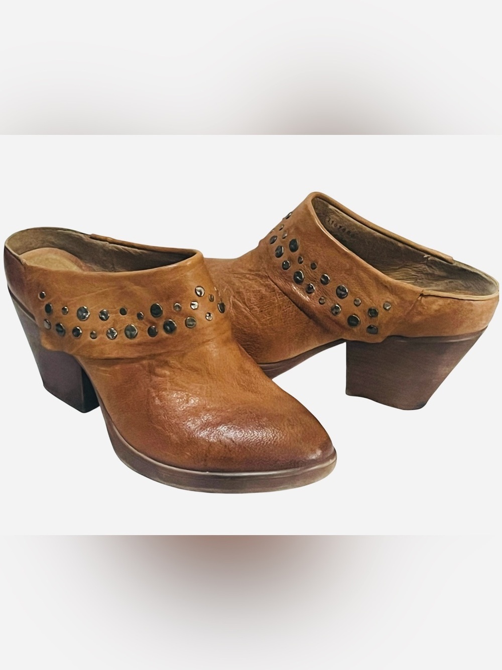 Sofft Gila Studded Stack Heel Distressed Leather Mules Warm Chestnut Brown Sz 10